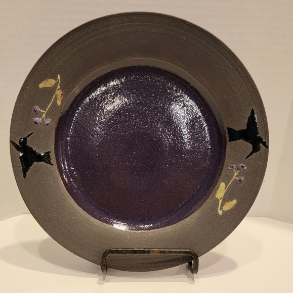 Boot Hill Pottery 8" Salad Plate w/ Hummingbird and Berry motif . Pre-owned - Picture 1 of 8